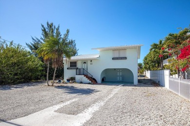 Custom-built 2-bedroom, 2-bathroom home (1987) situated on a - photo 3