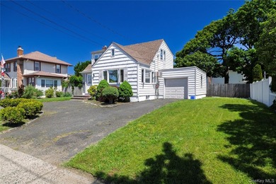 Welcome to this spacious 3-bedroom expanded Cape situated on an - photo 1
