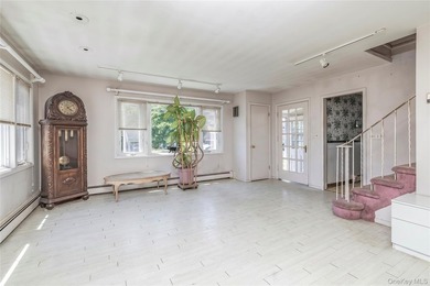 Welcome to this spacious 3-bedroom expanded Cape situated on an - photo 5