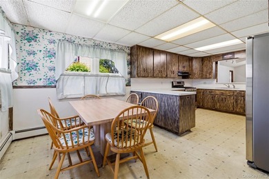 Welcome to this spacious 3-bedroom expanded Cape situated on an - photo 6