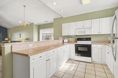 Beautifully furnished top-floor, end-unit 2-bedroom, 2-bath - photo 10