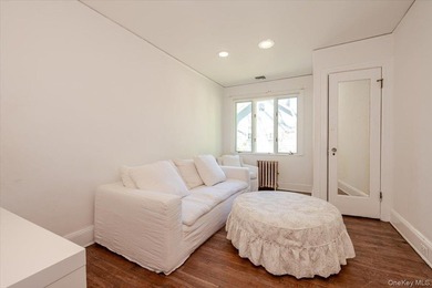 Welcome to this sun-drenched and charming Tudor-style residence - photo 24