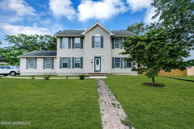 AMAZING VALUE!!! BEAUTIFUL COLONIAL SITUATED ON A LARGE CORNER - photo 1