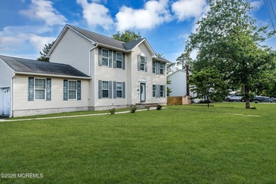 AMAZING VALUE!!! BEAUTIFUL COLONIAL SITUATED ON A LARGE CORNER - photo 4