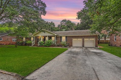 Resort-Style Living in the Heart of West Ashley! Welcome to 1320 - photo 5
