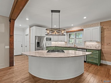 Stunning Sycamore Cove home inside Guntersville city limits - photo 6