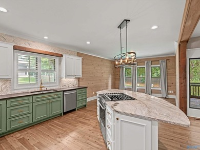 Stunning Sycamore Cove home inside Guntersville city limits - photo 8