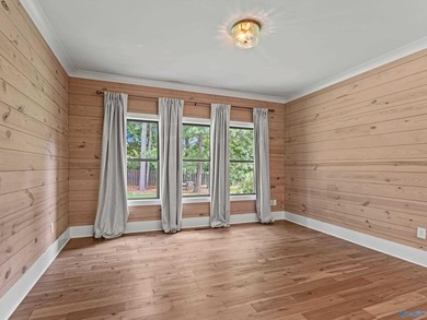 Stunning Sycamore Cove home inside Guntersville city limits - photo 9