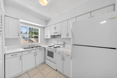 Income-producing duplex in a high-demand Oakland Park location - photo 4