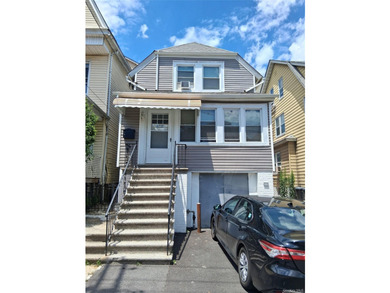 Welcome to this beautifully renovated detached single-family - photo 1