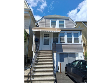 Welcome to this beautifully renovated detached single-family - photo 3
