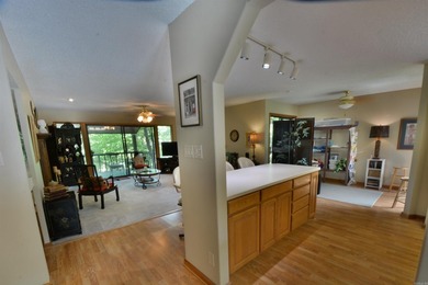 Lakefront condo on tumbling creek is ideal for Full-time living - photo 3