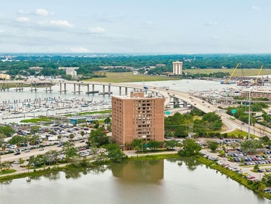 Experience an extraordinary opportunity to own one of downtown - photo 2