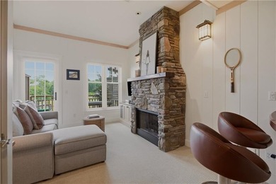 One-of-a-kind pied-a terre overlooking Narragansett Bay and the - photo 8