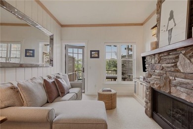 One-of-a-kind pied-a terre overlooking Narragansett Bay and the - photo 9