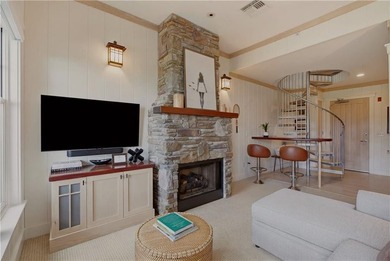 One-of-a-kind pied-a terre overlooking Narragansett Bay and the - photo 10