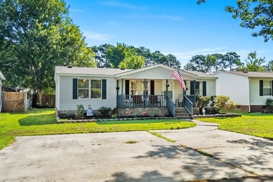 FULLY FURNISHED, MINUTES FROM THE BEACH, UGRADED MASTER BATH - photo 3