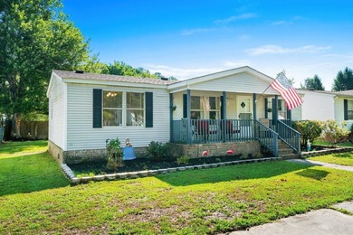 FULLY FURNISHED, MINUTES FROM THE BEACH, UGRADED MASTER BATH - photo 4
