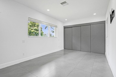 New roof, updated electrical and plumbing, a gourmet kitchen - photo 28