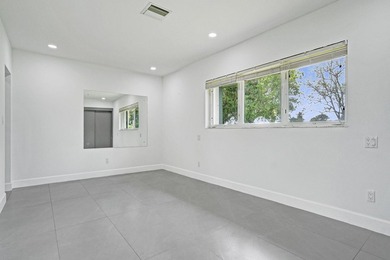 New roof, updated electrical and plumbing, a gourmet kitchen - photo 31