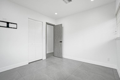 New roof, updated electrical and plumbing, a gourmet kitchen - photo 40
