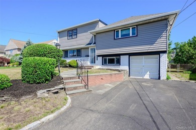 Welcome to this beautifully updated expanded split nestled in - photo 1