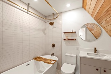 Stunning custom mid-century modern A-frame designed by Kim Lewis - photo 9