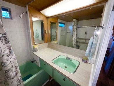 Welcome to this charming one-bedroom, one-bath mobile home - photo 22