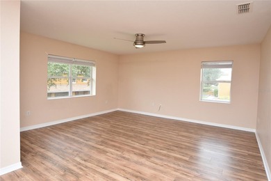 Beautiful 2 Bed 2 Ba completely lake front condo on the second - photo 9