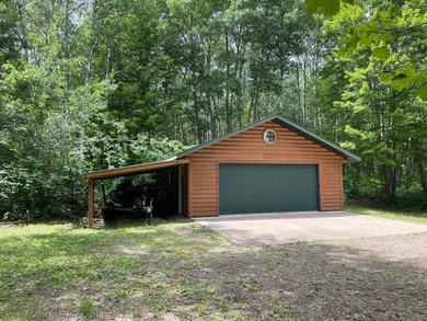 Fantastic log-sided year-round cottage tucked away on 24 private - photo 6