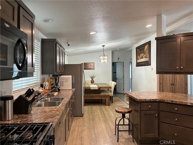 Gorgeous 4 Bedrooms, 2 Baths built in 2018, great open floor - photo 8