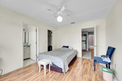 Handyman Special - Bring Your Tool Belt! This 3-bedroom, 2-bath - photo 11