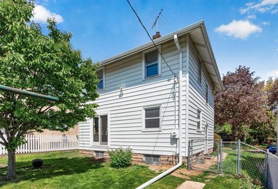 Located on a quiet, tree lined street, close to downtown St Paul - photo 22