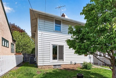 Located on a quiet, tree lined street, close to downtown St Paul - photo 23