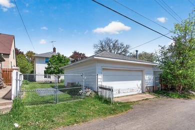 Located on a quiet, tree lined street, close to downtown St Paul - photo 25