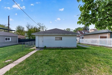 Located on a quiet, tree lined street, close to downtown St Paul - photo 26