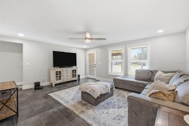 Welcome to this beautifully renovated Carrollwood pool home - photo 3