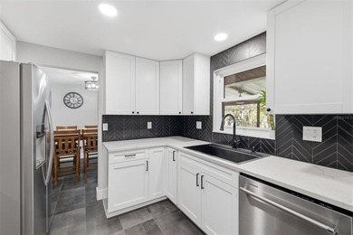 Welcome to this beautifully renovated Carrollwood pool home - photo 8