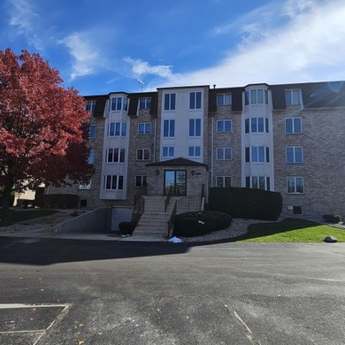 Lake Condo For Sale in Lansing, Illinois