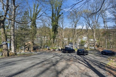 Spacious 4-bedroom, 3-bath waterfront home located on Crescent - photo 12