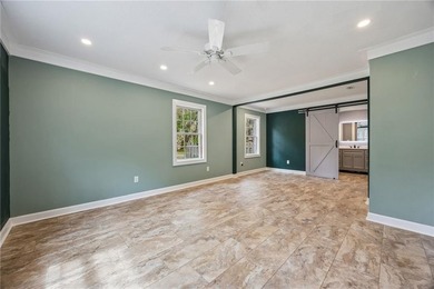 Plenty of space in Downtown Historic Saint Marys! Sitting - photo 14