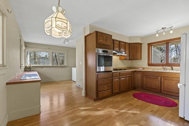 This Boothbay home is conveniently located near Boothbay Harbor - photo 14