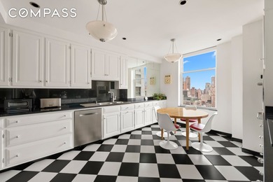 Grand Scale Prewar Elegance on Park Avenue Residence 14C at 911 - photo 14