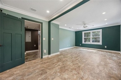 Plenty of space in Downtown Historic Saint Marys! Sitting - photo 15