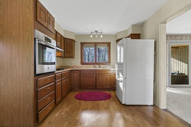 This Boothbay home is conveniently located near Boothbay Harbor - photo 15