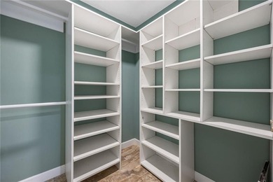 Plenty of space in Downtown Historic Saint Marys! Sitting - photo 16