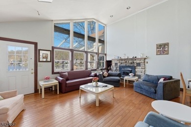 Spacious 4-bedroom, 3-bath waterfront home located on Crescent - photo 18