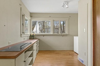 This Boothbay home is conveniently located near Boothbay Harbor - photo 18