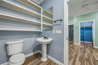 Plenty of space in Downtown Historic Saint Marys! Sitting - photo 24