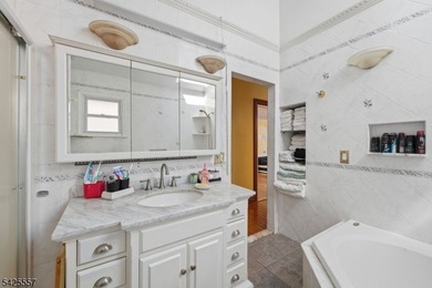 Spacious 4-bedroom, 3-bath waterfront home located on Crescent - photo 25